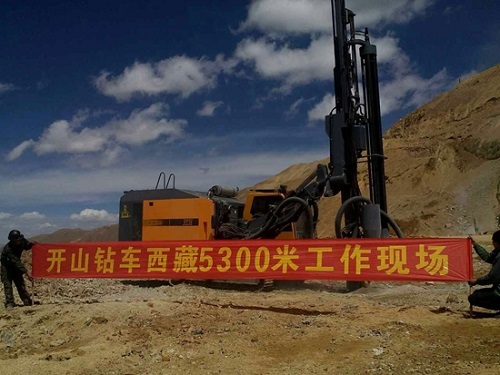 開山全液(ye)壓鑽機青(qing)藏高原5300米(mǐ)工作現場(chang)